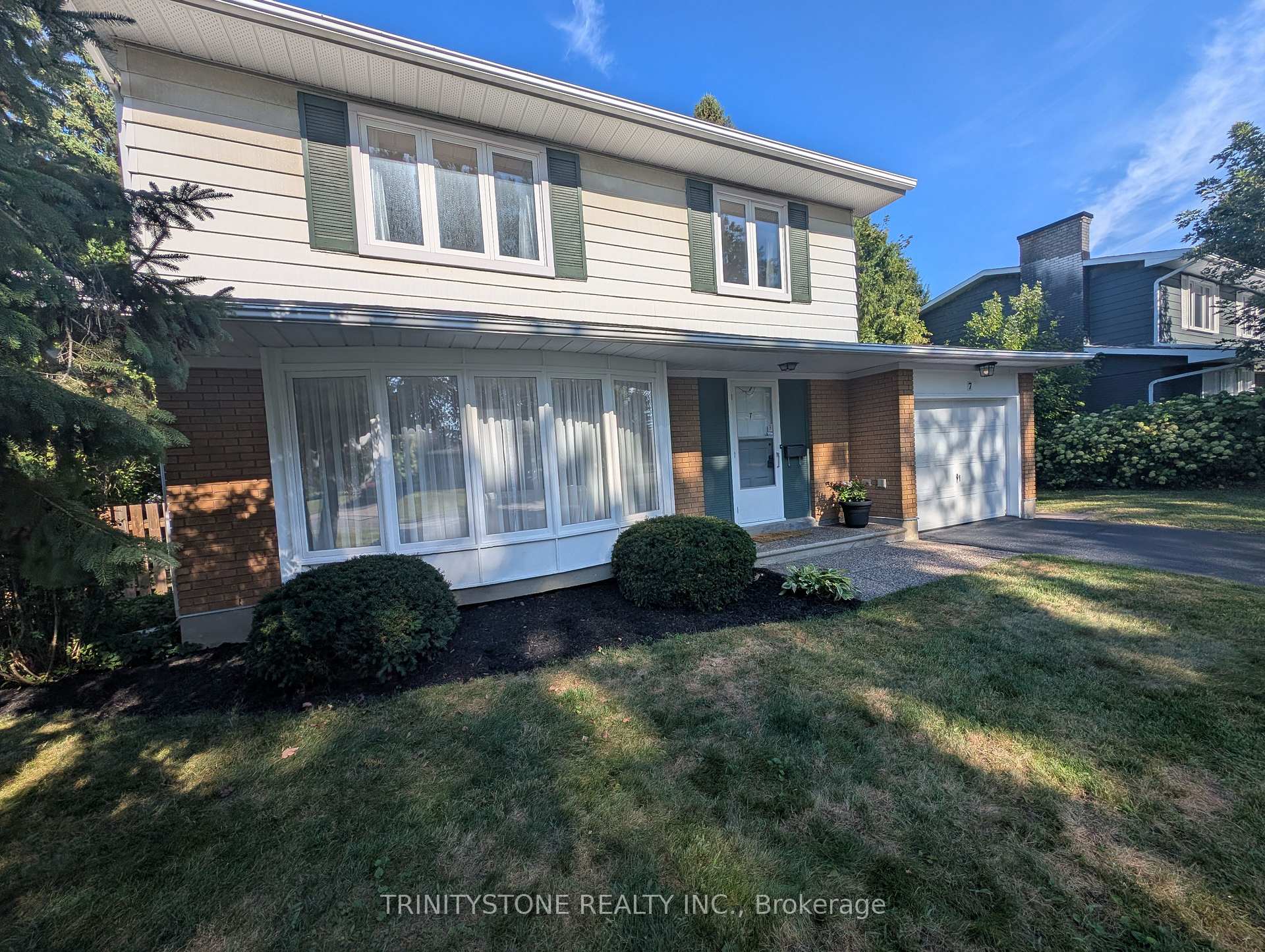 Photo 2 of 7 Pulford Crescent, Ottawa, Bayshore — HOMEH