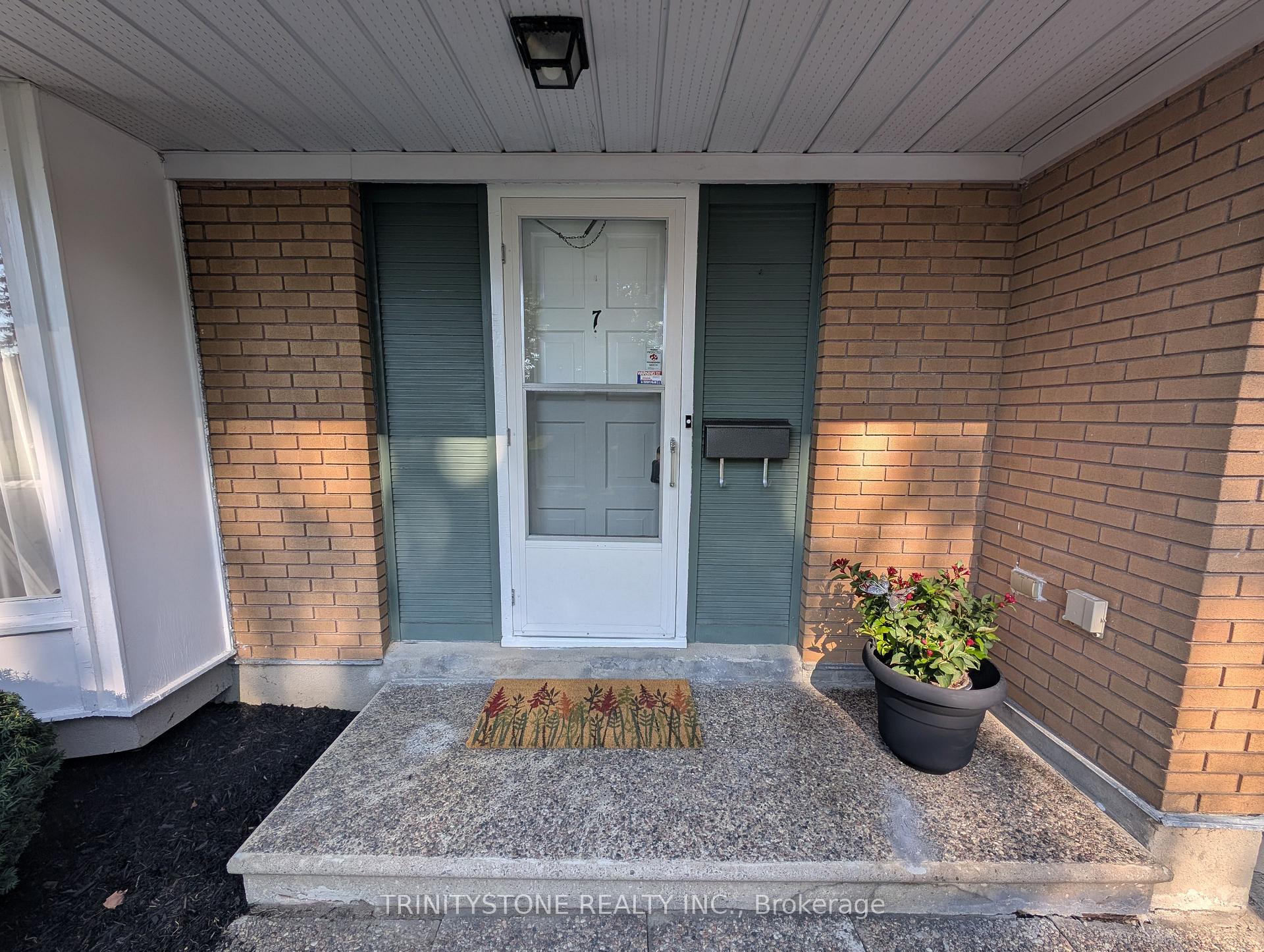 Photo 3 of 7 Pulford Crescent, Ottawa, Bayshore — HOMEH