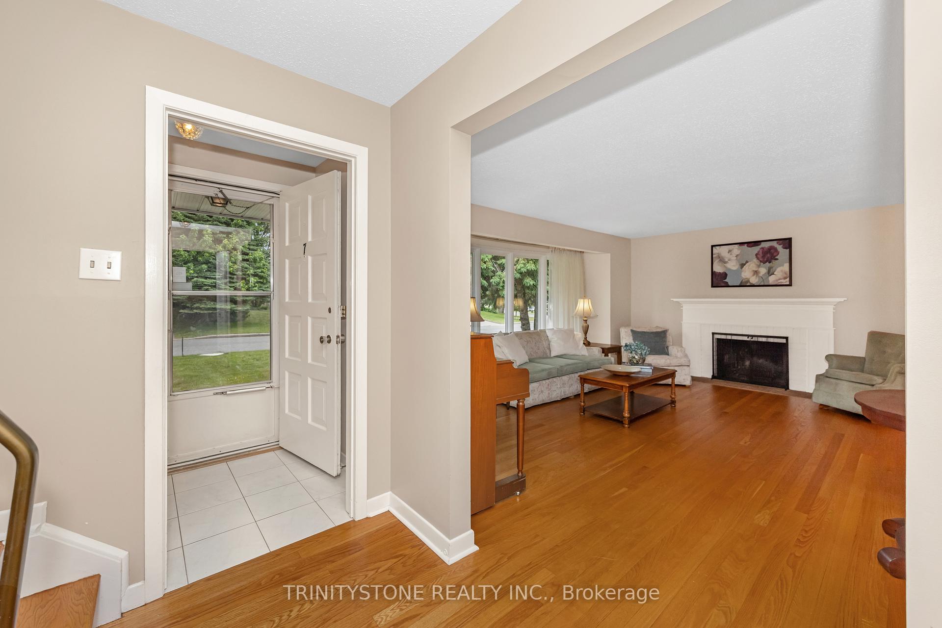 Photo 6 of 7 Pulford Crescent, Ottawa, Bayshore — HOMEH