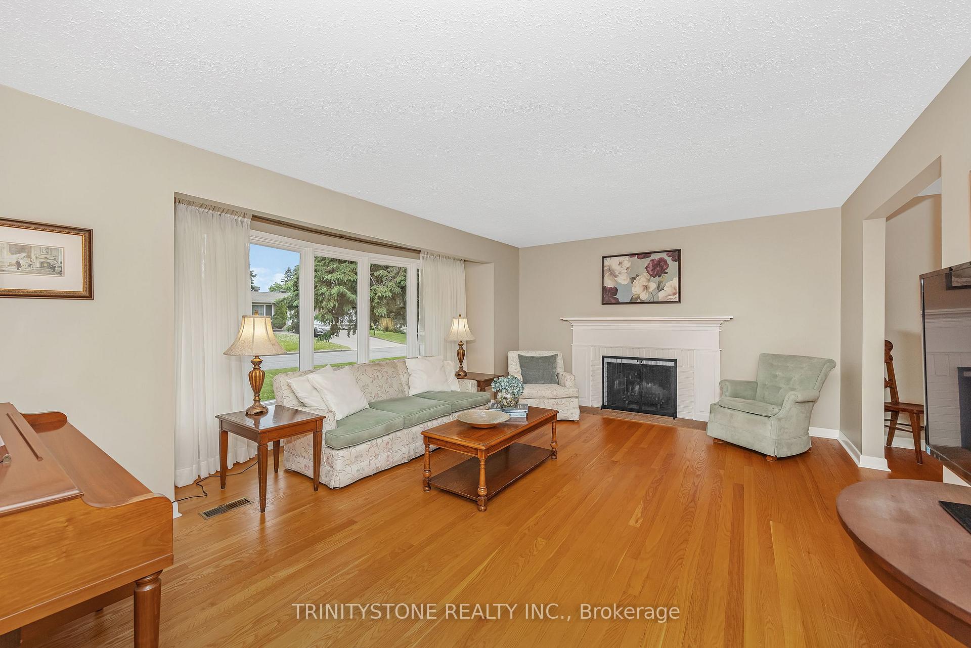 Photo 8 of 7 Pulford Crescent, Ottawa, Bayshore — HOMEH