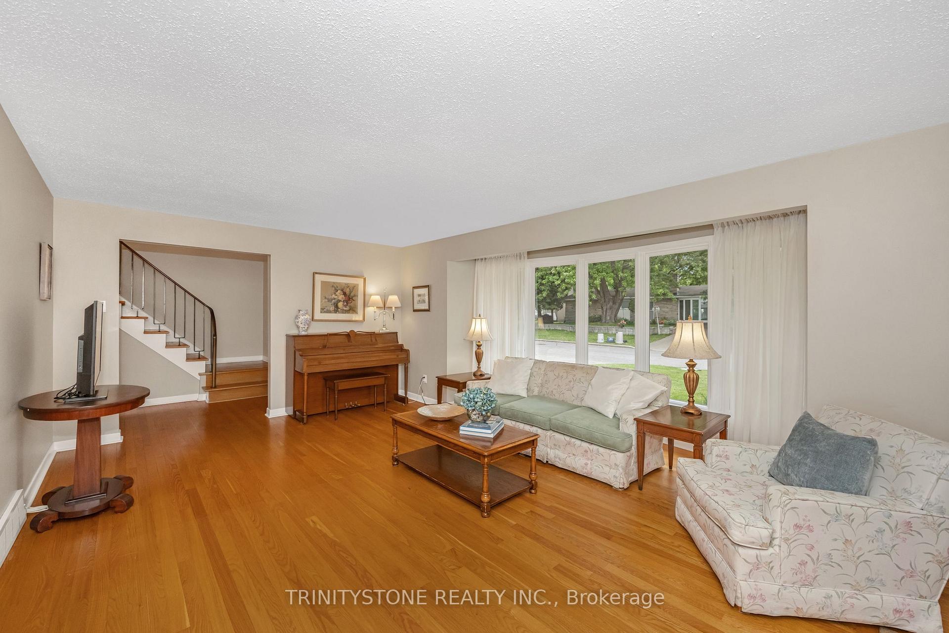 Photo 10 of 7 Pulford Crescent, Ottawa, Bayshore — HOMEH