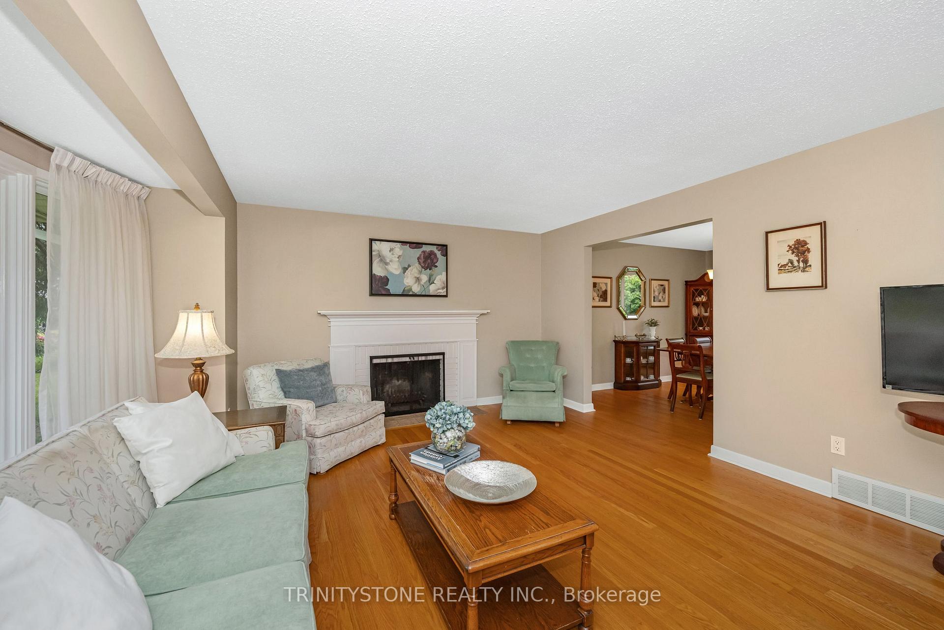 Photo 9 of 7 Pulford Crescent, Ottawa, Bayshore — HOMEH