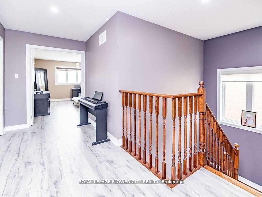 Photo 11 of 39 Bear Run Road, Brampton, Credit Valley — HOMEH