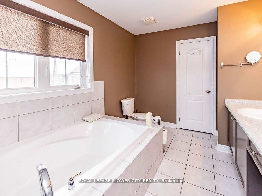 Photo 8 of 39 Bear Run Road, Brampton, Credit Valley — HOMEH