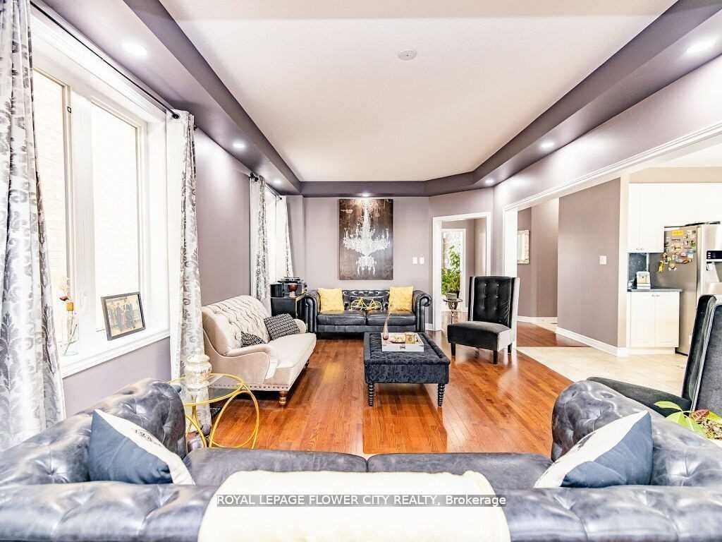 Photo 13 of 39 Bear Run Road, Brampton, Credit Valley — HOMEH