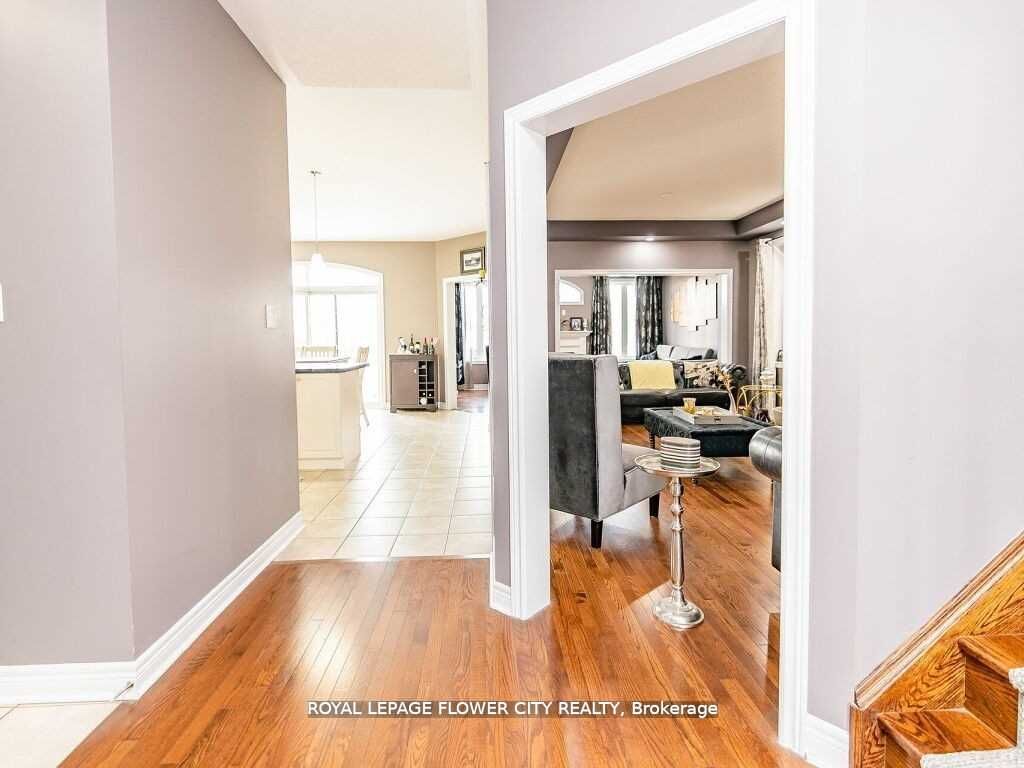 Photo 17 of 39 Bear Run Road, Brampton, Credit Valley — HOMEH