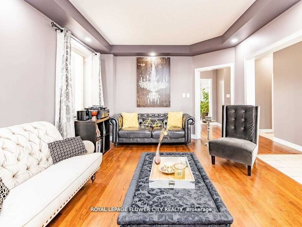 Photo 4 of 39 Bear Run Road, Brampton, Credit Valley — HOMEH
