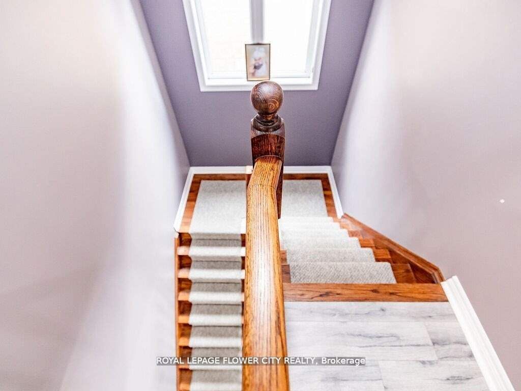 Photo 15 of 39 Bear Run Road, Brampton, Credit Valley — HOMEH