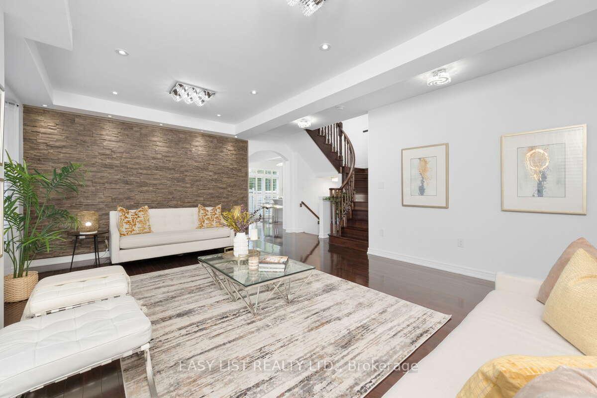 Photo 8 of 20 Proud Court, Brampton, Credit Valley — HOMEH