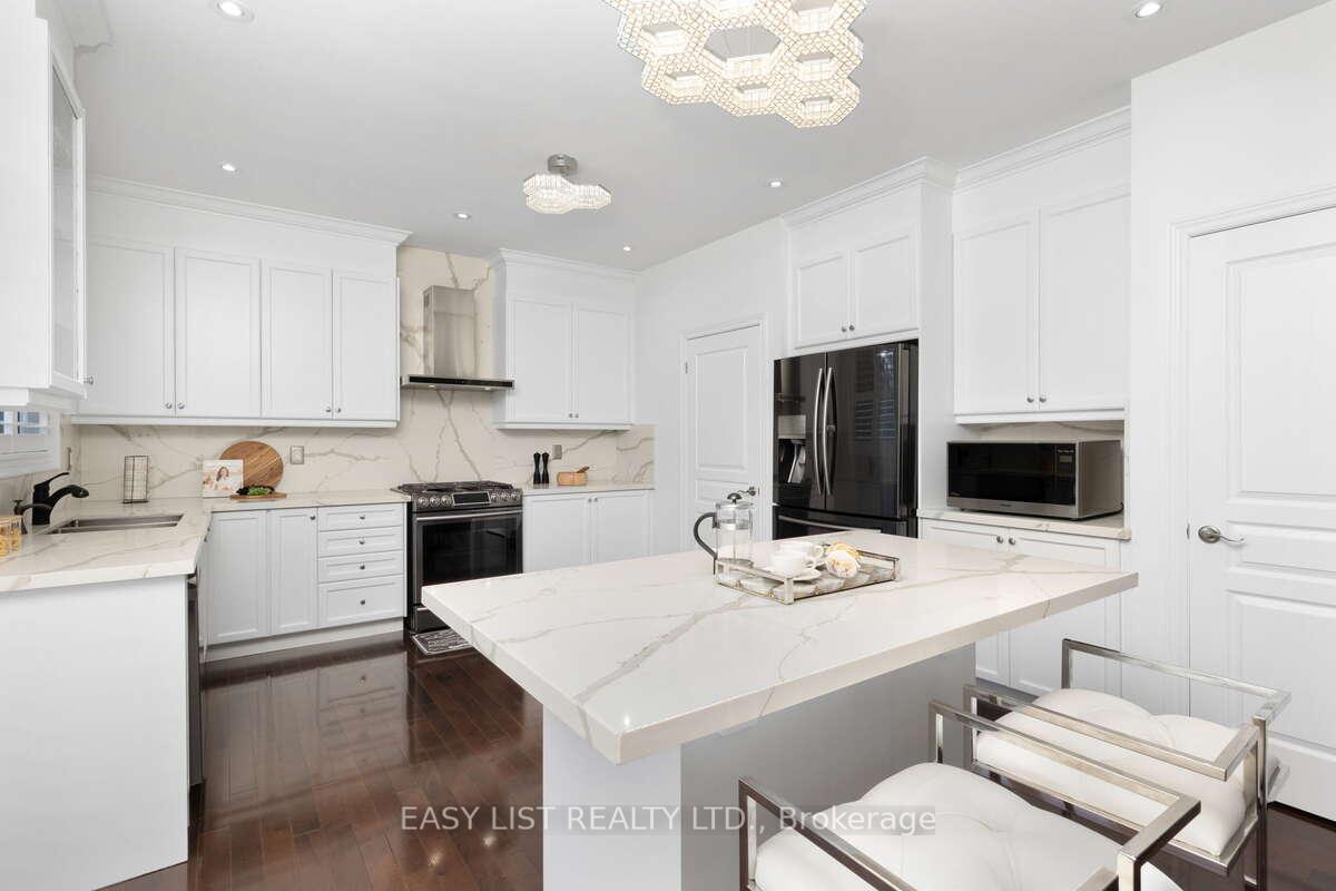 Photo 13 of 20 Proud Court, Brampton, Credit Valley — HOMEH