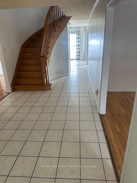 Photo 2 of 44 Lilly Crescent, Brampton, Brampton South — HOMEH