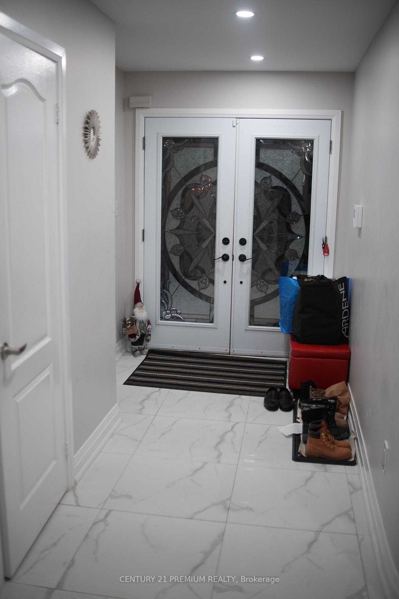 Photo 2 of 21 Sweet Clover Crescent, Brampton, Sandringham-Wellington — HOMEH