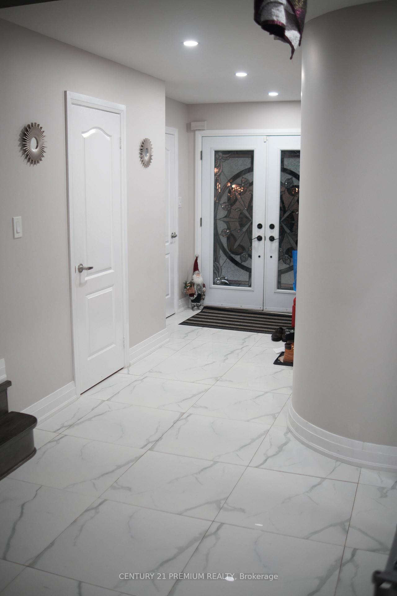 Photo 3 of 21 Sweet Clover Crescent, Brampton, Sandringham-Wellington — HOMEH