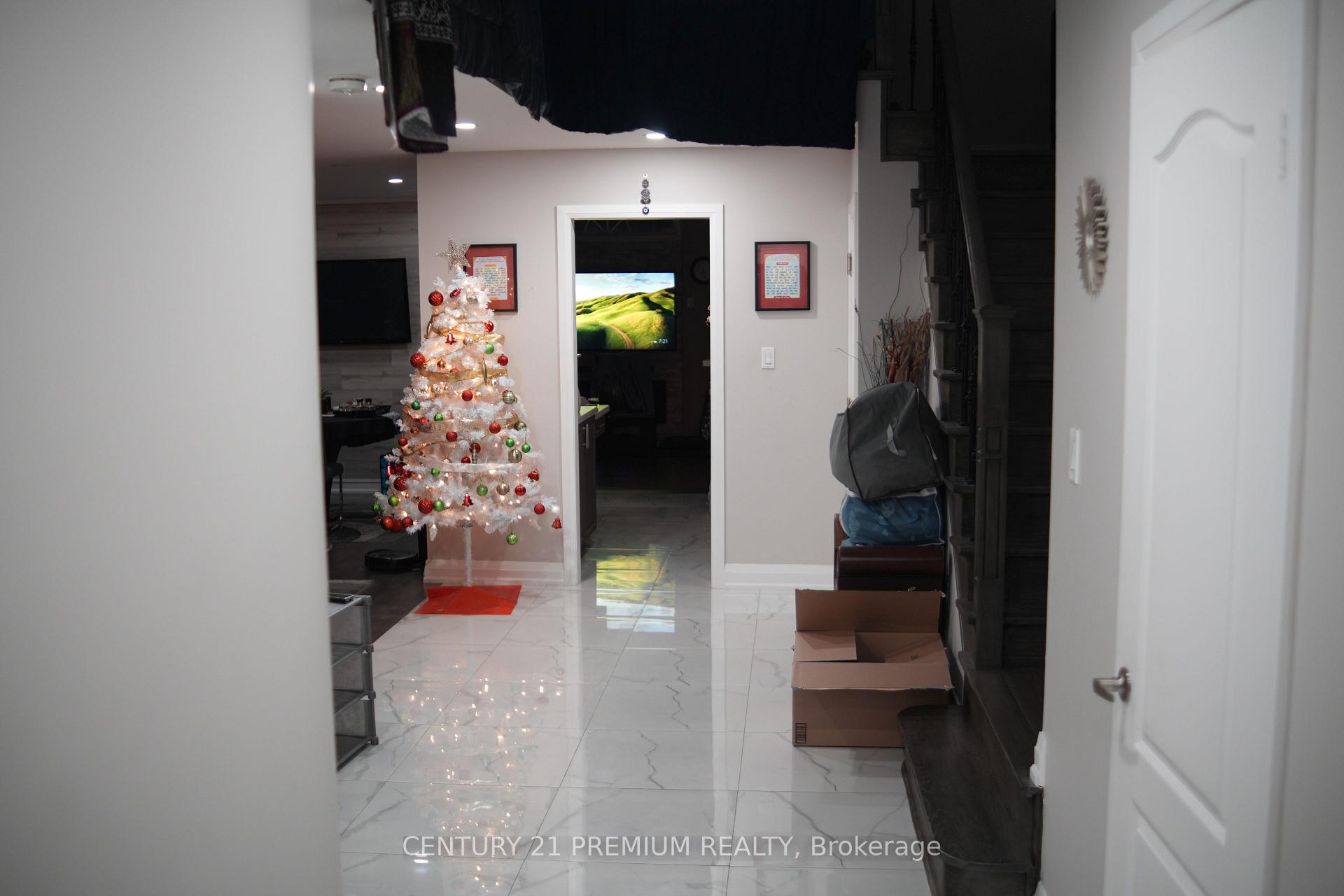Photo 4 of 21 Sweet Clover Crescent, Brampton, Sandringham-Wellington — HOMEH