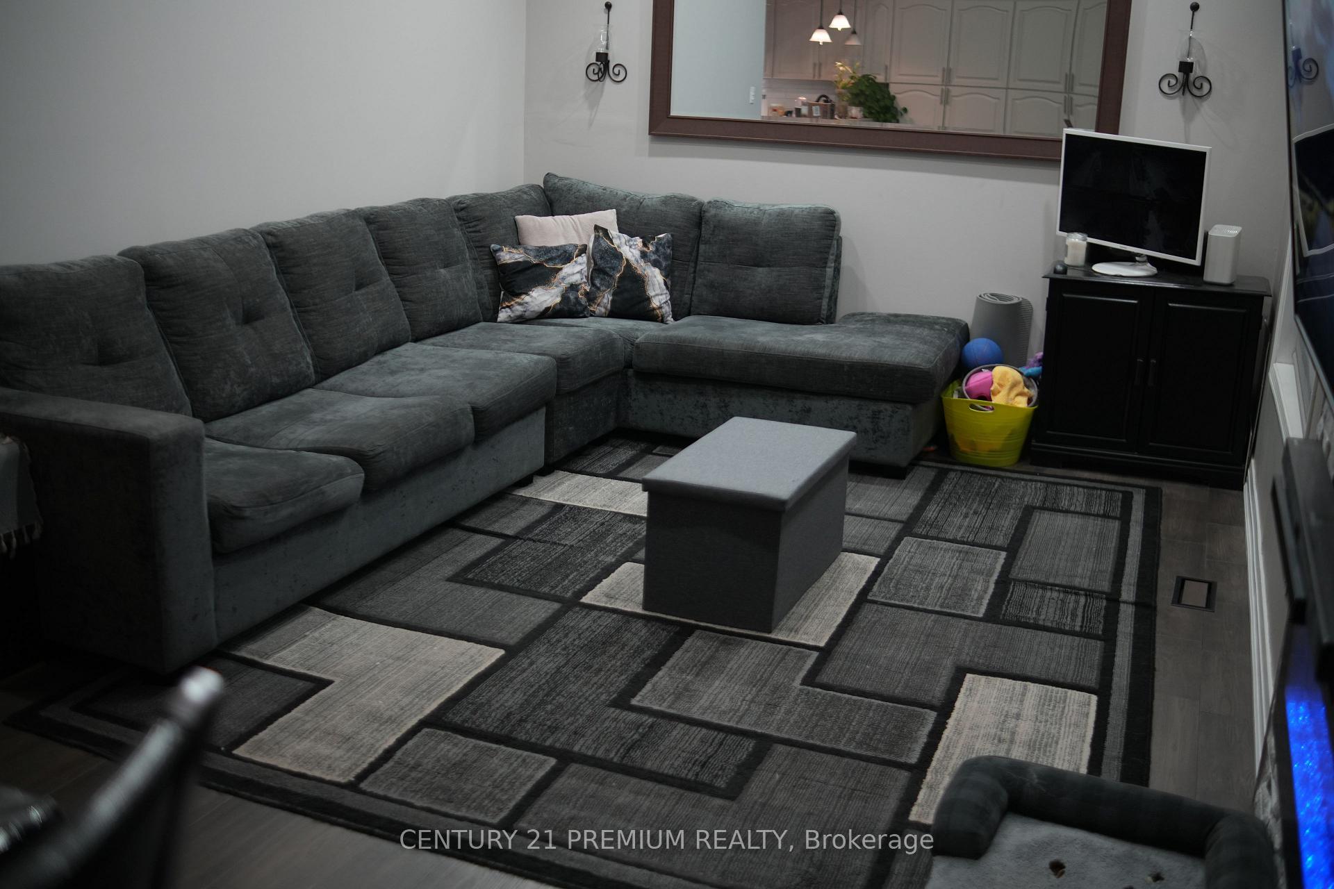 Photo 12 of 21 Sweet Clover Crescent, Brampton, Sandringham-Wellington — HOMEH