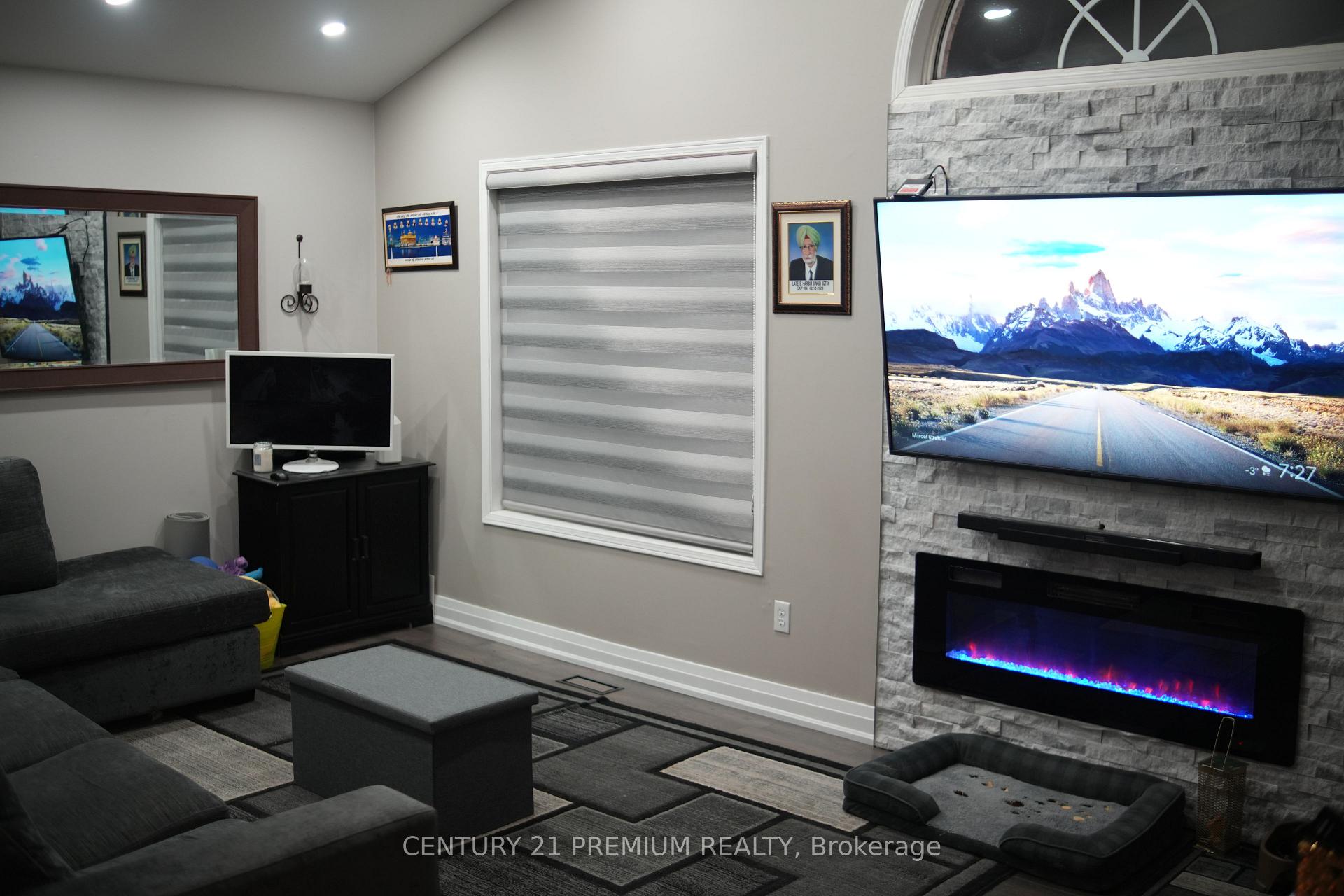 Photo 13 of 21 Sweet Clover Crescent, Brampton, Sandringham-Wellington — HOMEH