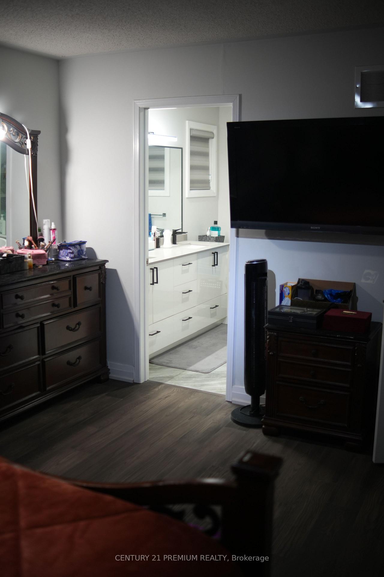 Photo 19 of 21 Sweet Clover Crescent, Brampton, Sandringham-Wellington — HOMEH