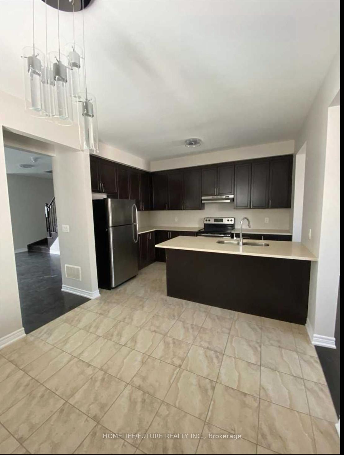 Photo 4 of 20 Ledger Point Crescent, Brampton, Sandringham-Wellington North — HOMEH