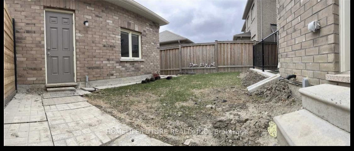 Photo 13 of 20 Ledger Point Crescent, Brampton, Sandringham-Wellington North — HOMEH