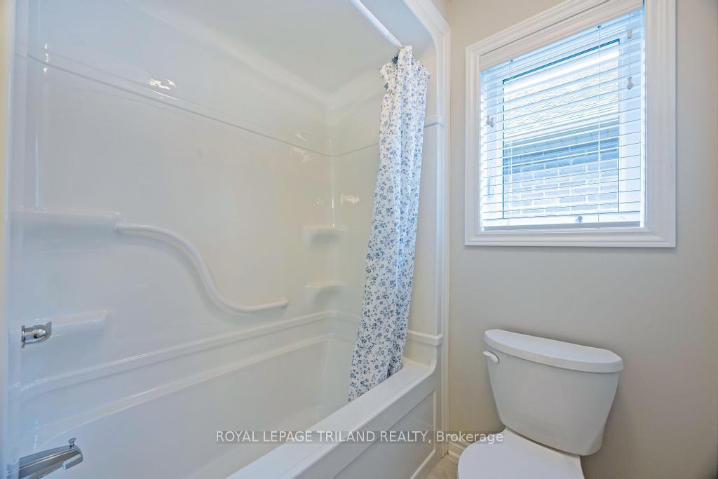 Photo 9 of 16 Ashberry Place, St. Thomas — HOMEH