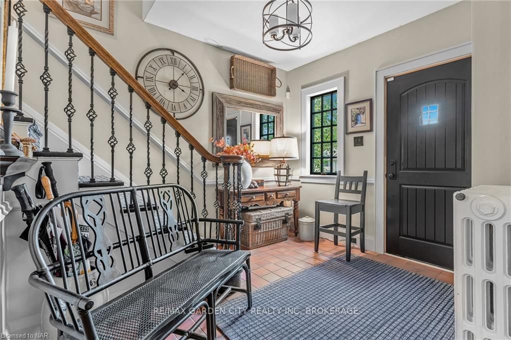 Photo 2 of 8 Ridgewood Road, St. Catharines, Old Glenridge — HOMEH
