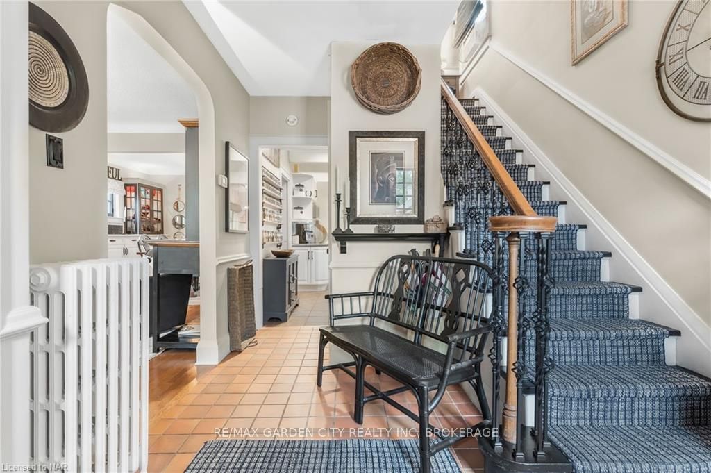 Photo 3 of 8 Ridgewood Road, St. Catharines, Old Glenridge — HOMEH