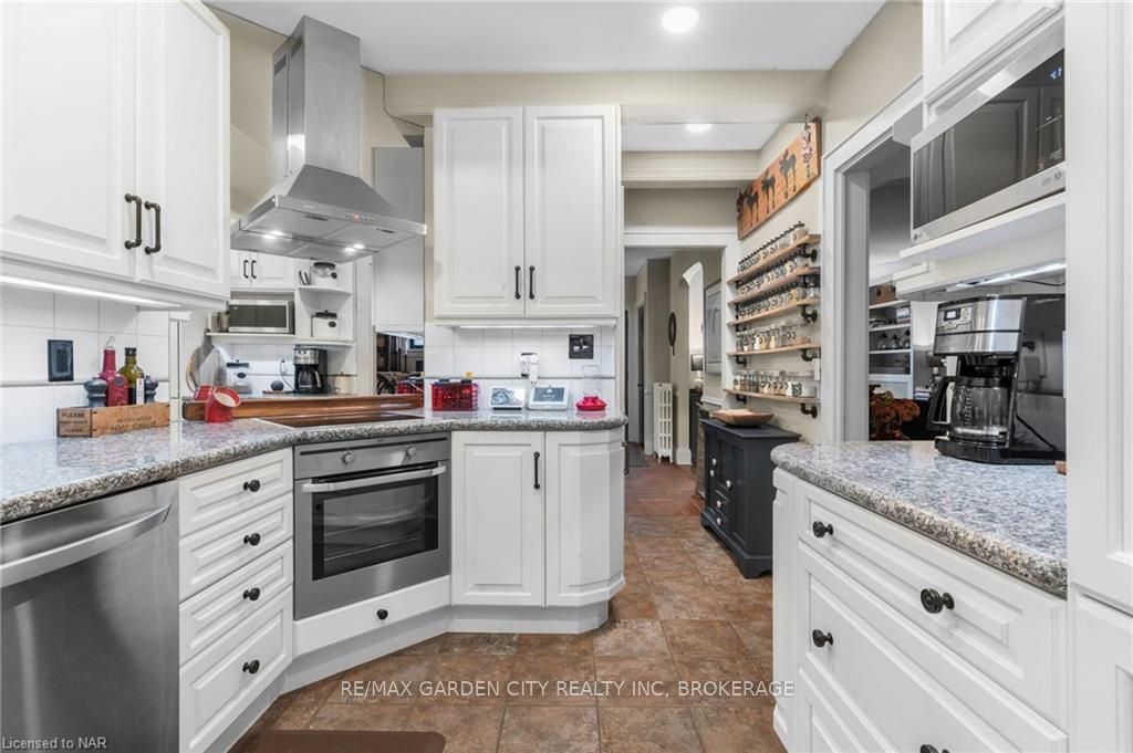 Photo 12 of 8 Ridgewood Road, St. Catharines, Old Glenridge — HOMEH