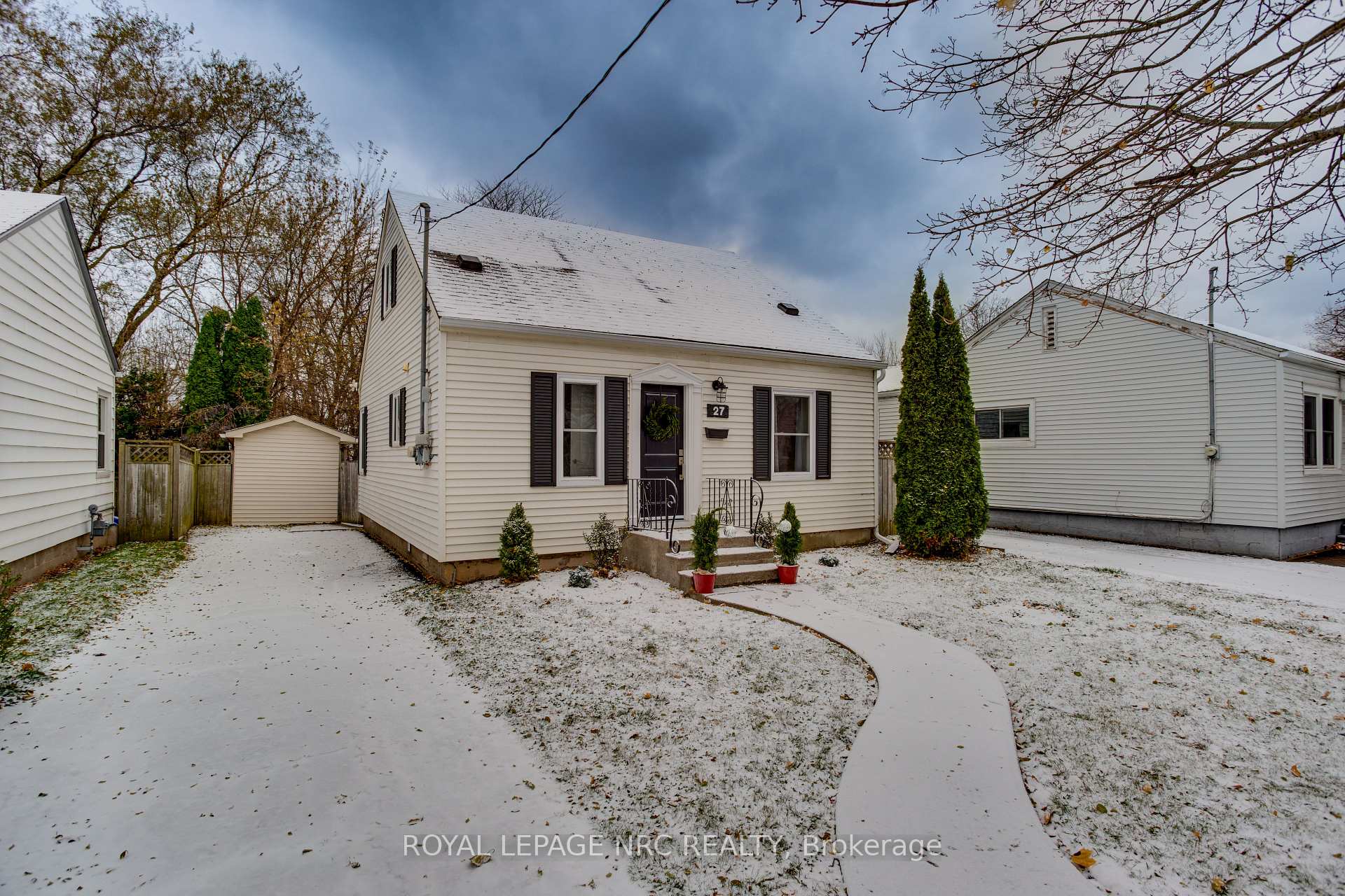 Photo 2 of 27 Doncaster Boulevard, St. Catharines, Fairview — HOMEH