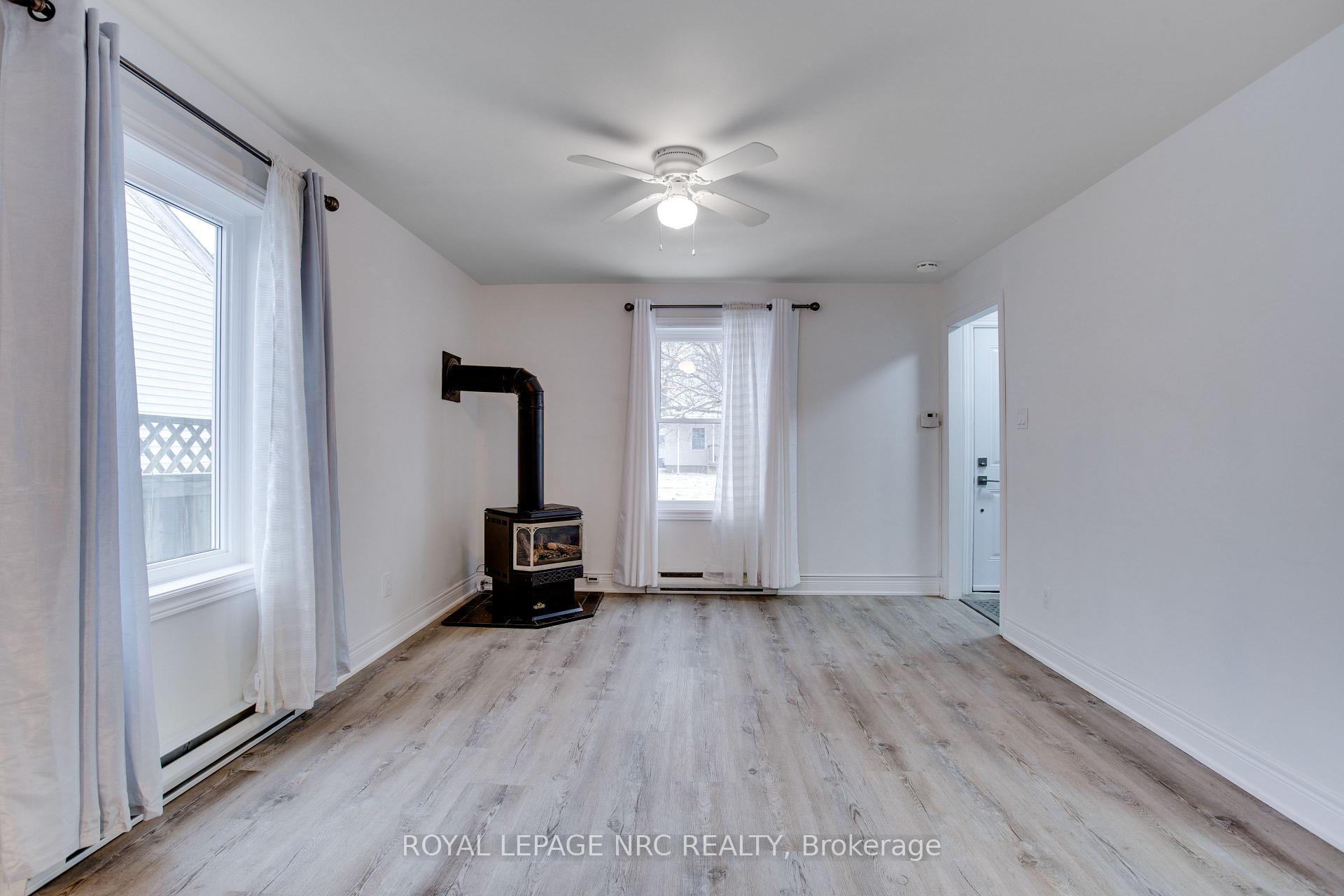 Photo 6 of 27 Doncaster Boulevard, St. Catharines, Fairview — HOMEH