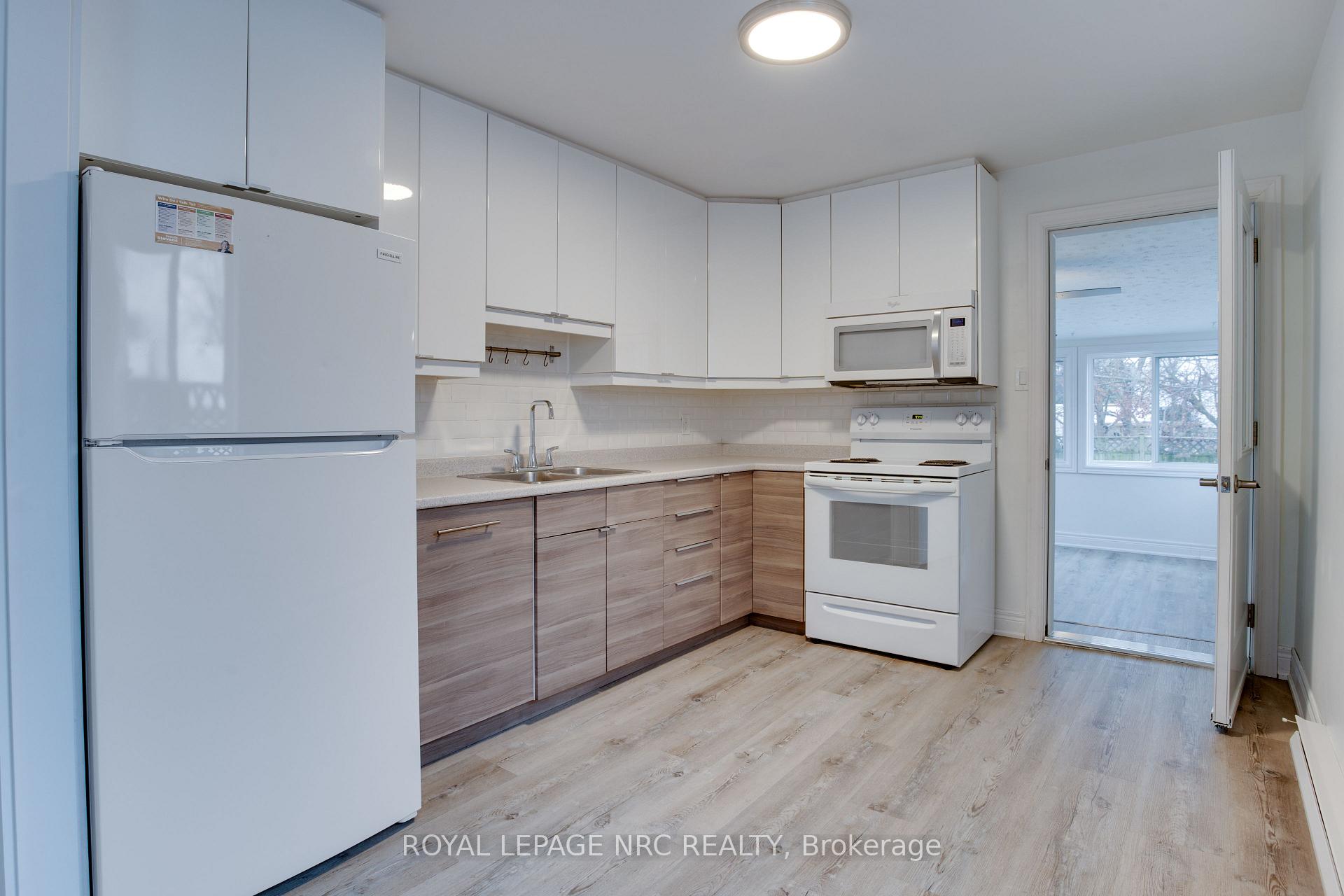 Photo 8 of 27 Doncaster Boulevard, St. Catharines, Fairview — HOMEH