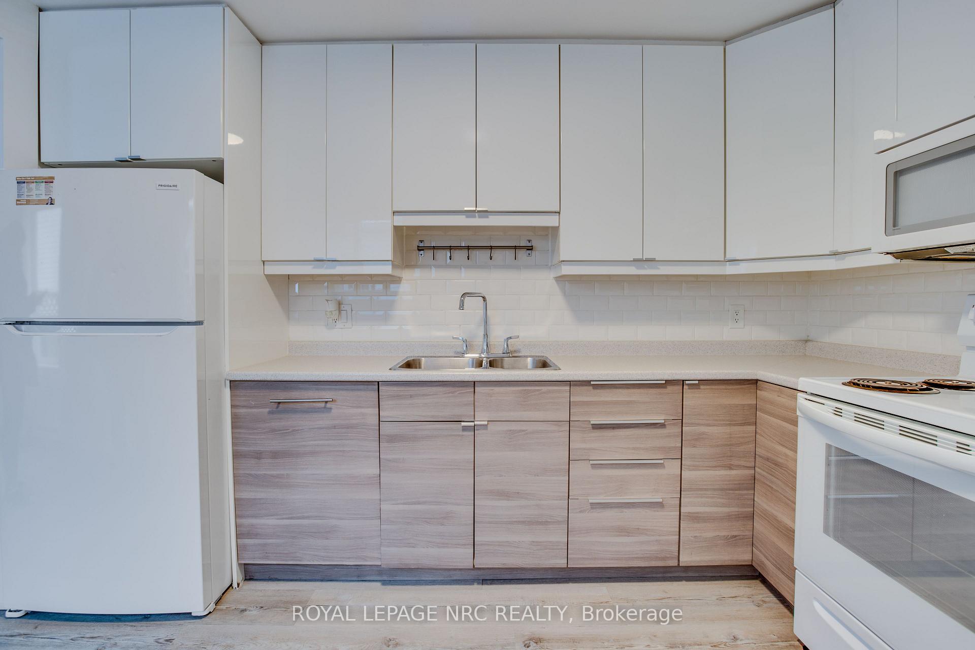 Photo 9 of 27 Doncaster Boulevard, St. Catharines, Fairview — HOMEH