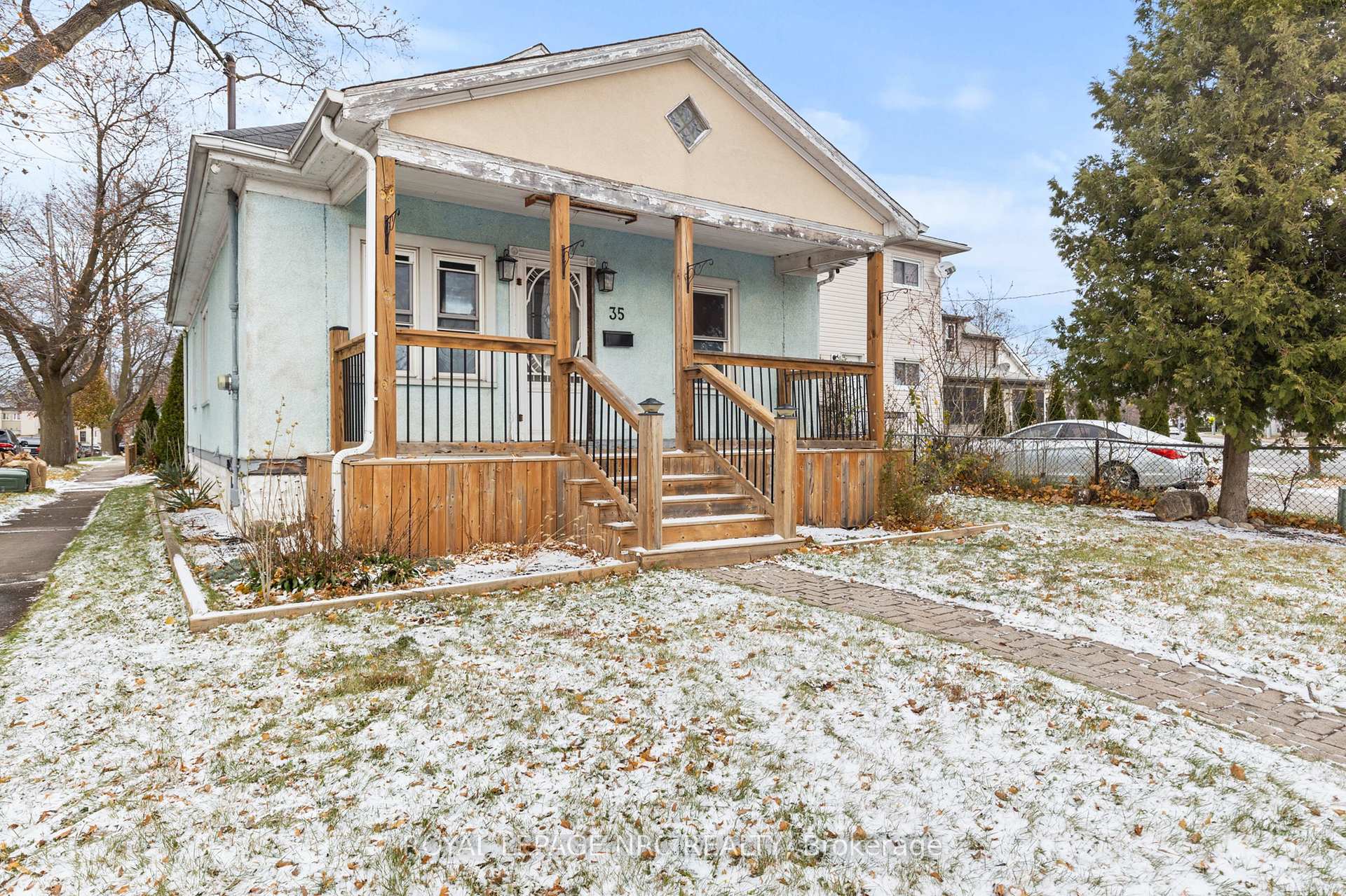 Photo 2 of 35 Carlton Street, St. Catharines, Haig — HOMEH