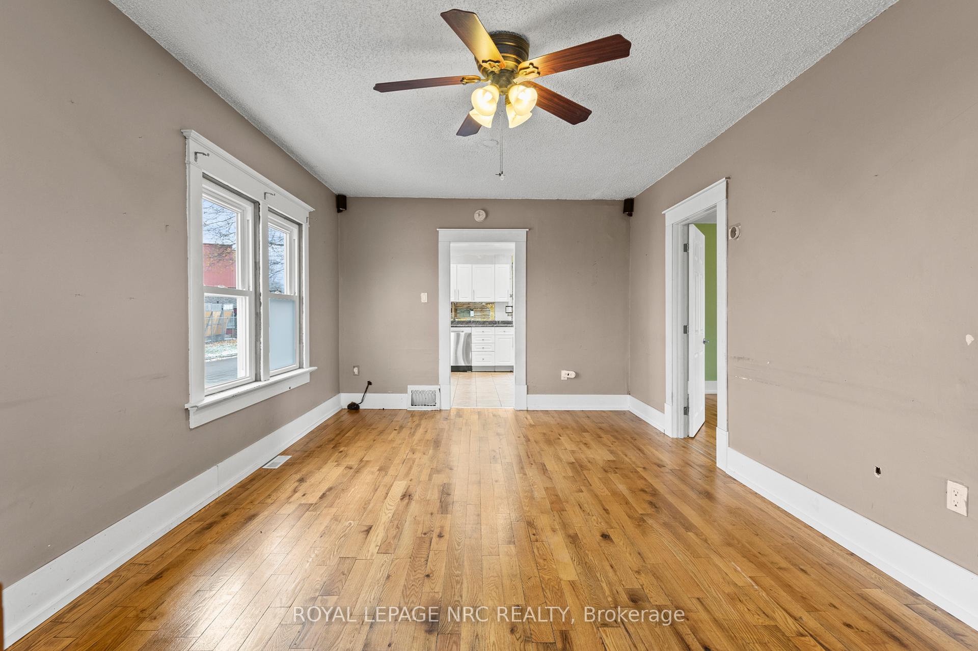 Photo 7 of 35 Carlton Street, St. Catharines, Haig — HOMEH