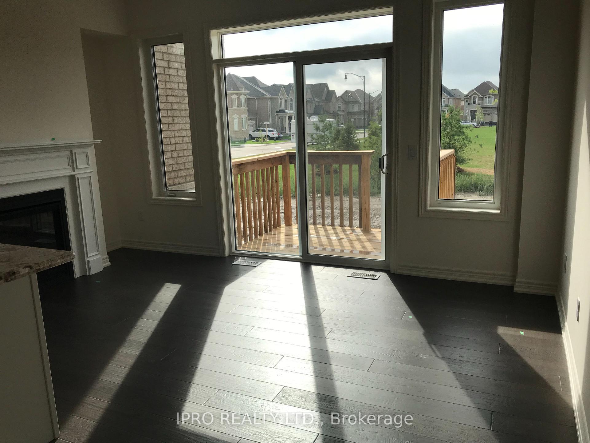 Photo 4 of 19 Hogan Manor Drive, Brampton, Northwest Brampton — HOMEH