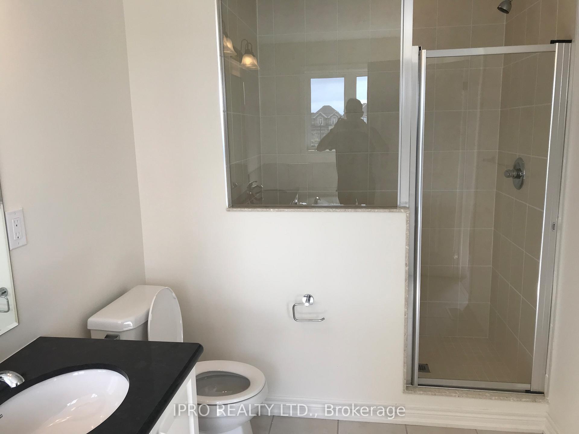 Photo 9 of 19 Hogan Manor Drive, Brampton, Northwest Brampton — HOMEH