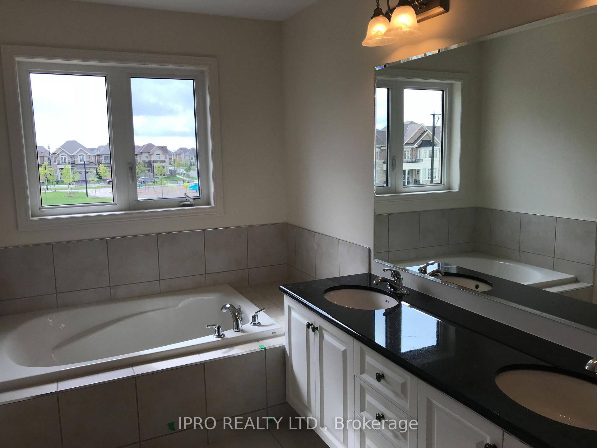 Photo 10 of 19 Hogan Manor Drive, Brampton, Northwest Brampton — HOMEH
