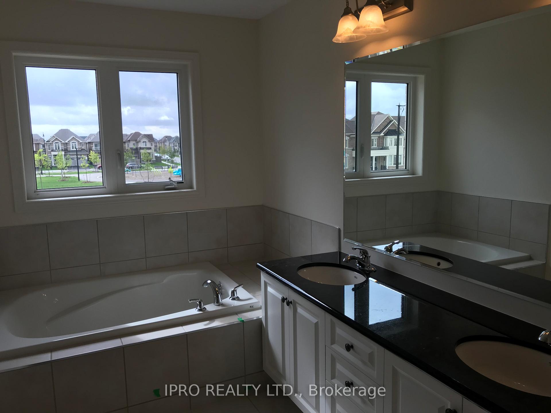 Photo 11 of 19 Hogan Manor Drive, Brampton, Northwest Brampton — HOMEH