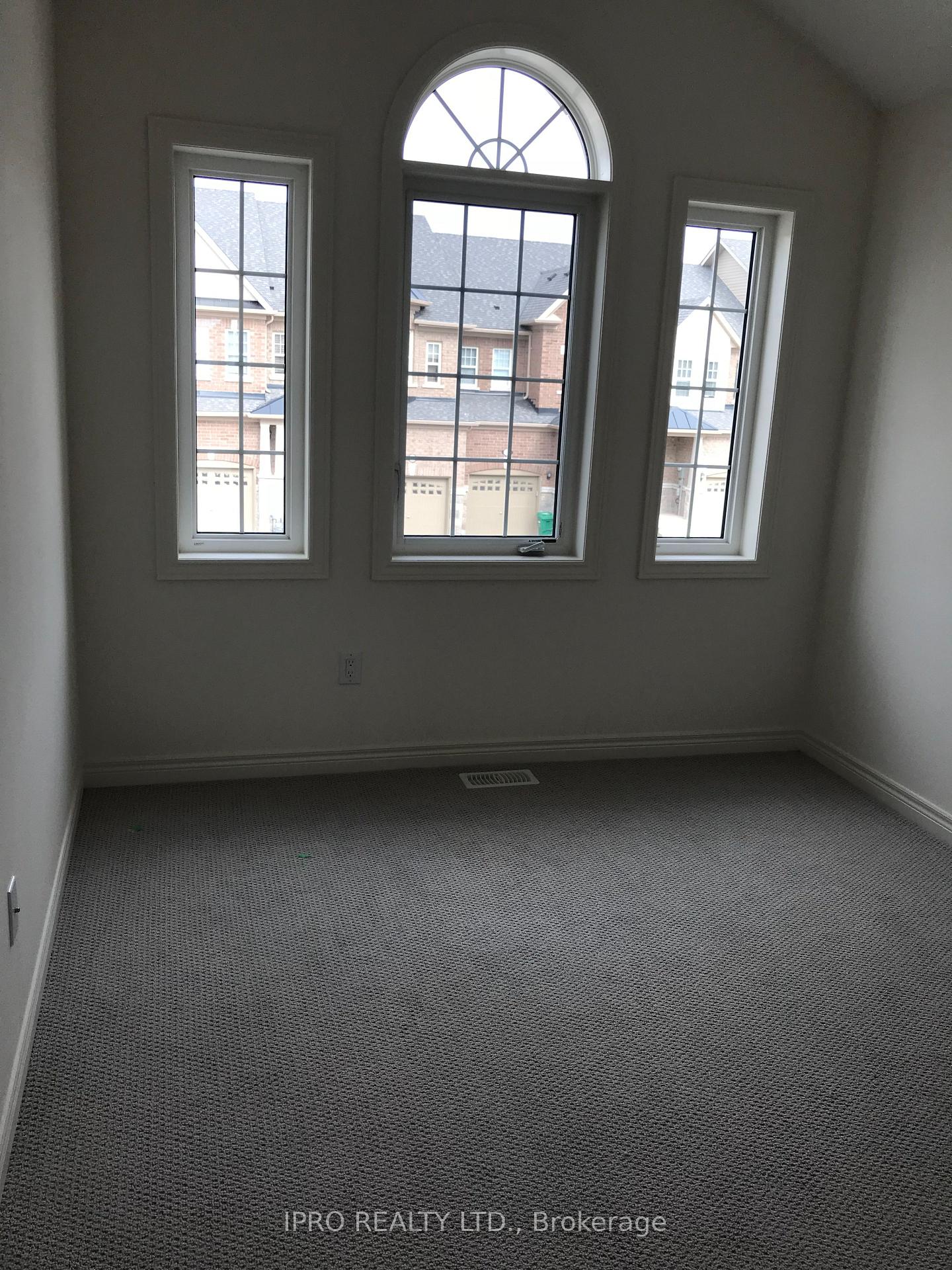 Photo 15 of 19 Hogan Manor Drive, Brampton, Northwest Brampton — HOMEH