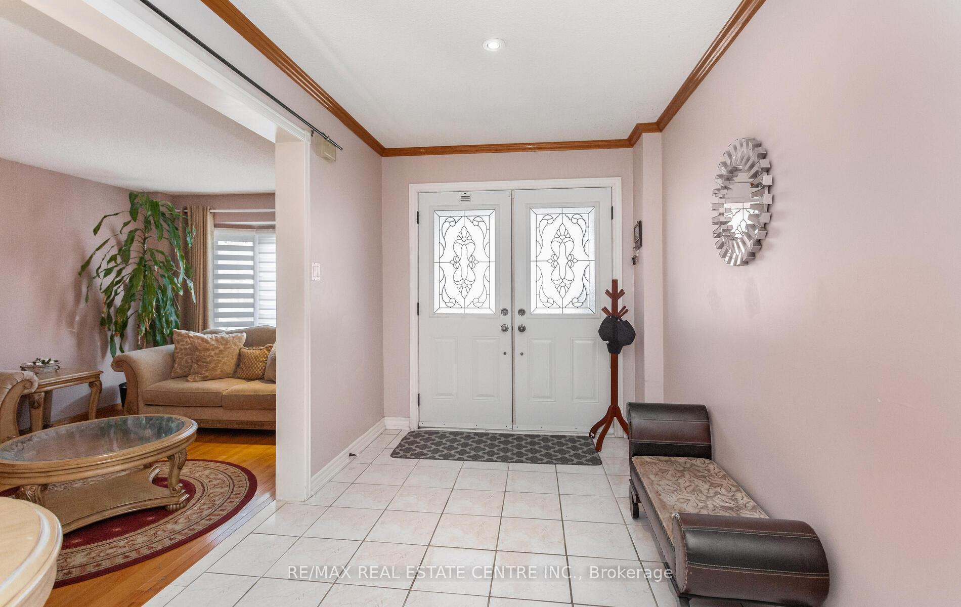 Photo 3 of 34 Corkett Drive S, Brampton, Northwood Park — HOMEH