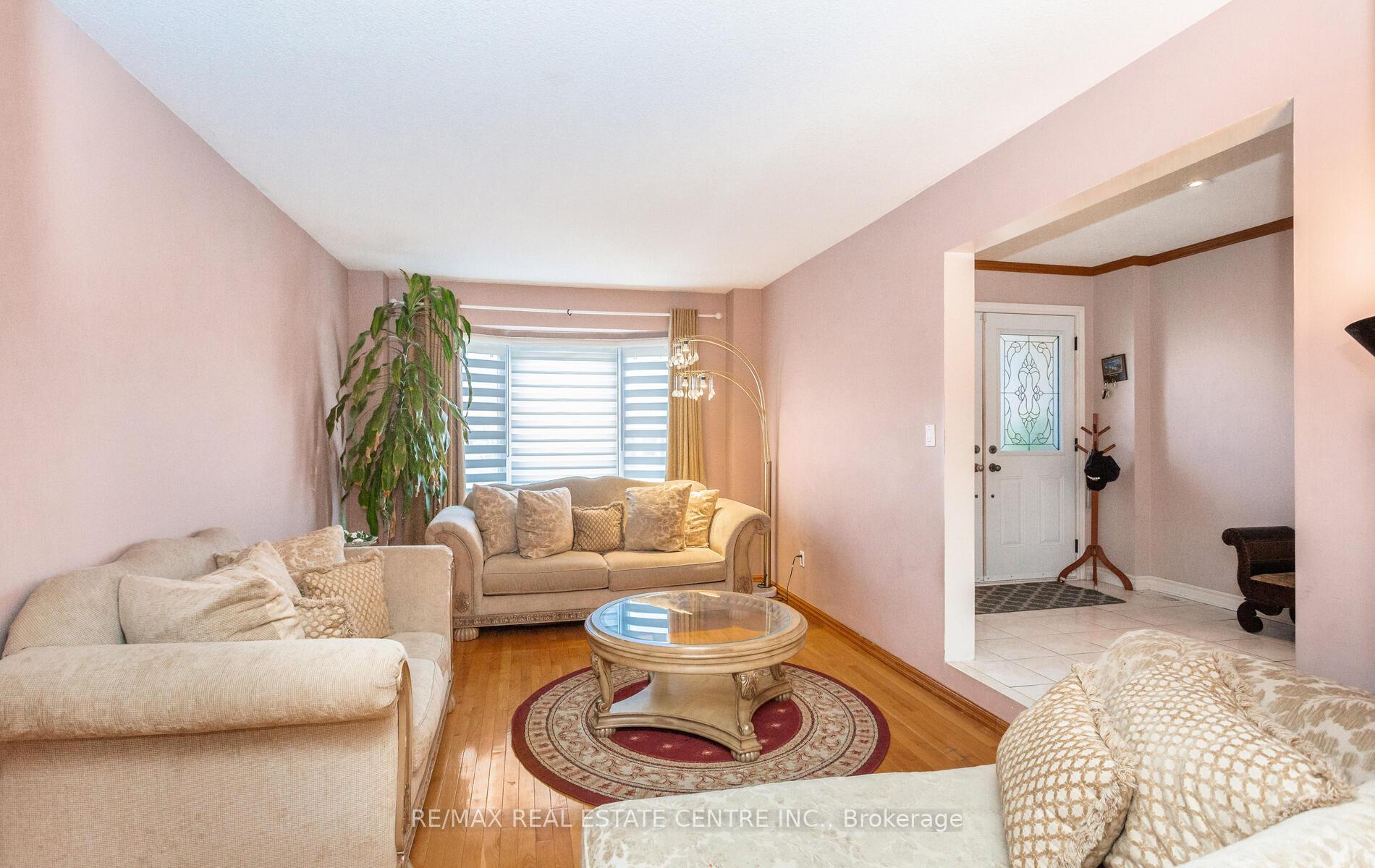 Photo 5 of 34 Corkett Drive S, Brampton, Northwood Park — HOMEH