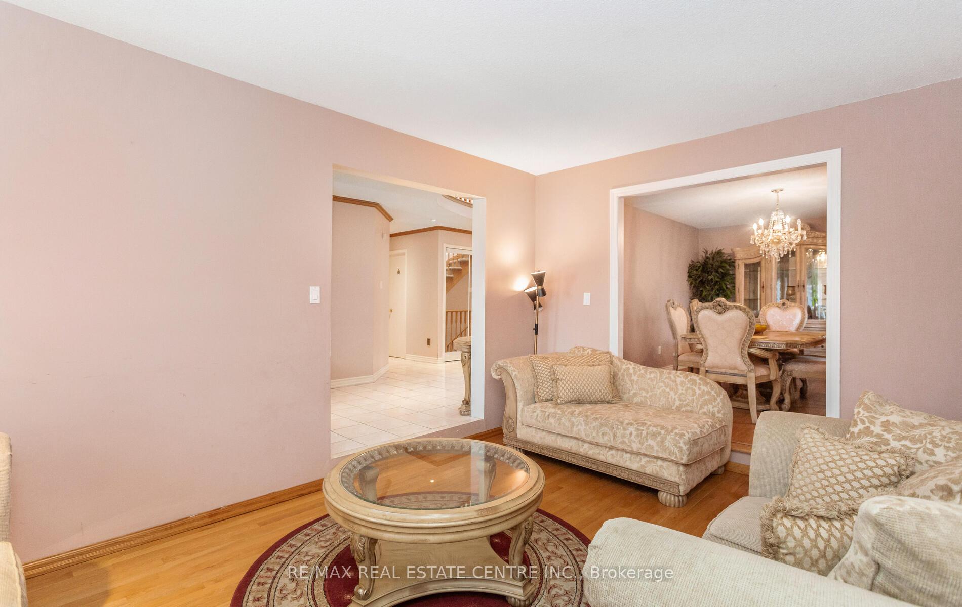 Photo 6 of 34 Corkett Drive S, Brampton, Northwood Park — HOMEH