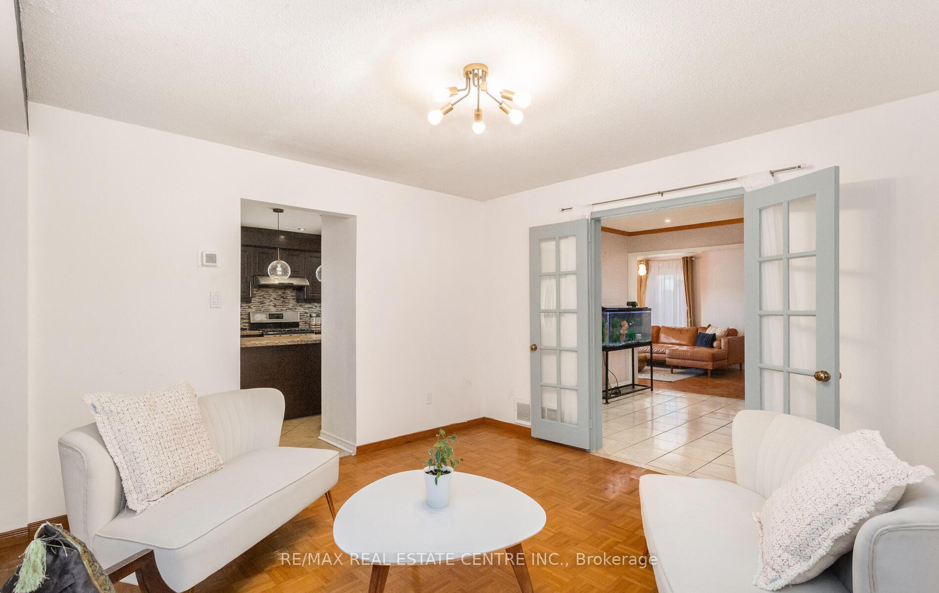 Photo 11 of 34 Corkett Drive S, Brampton, Northwood Park — HOMEH