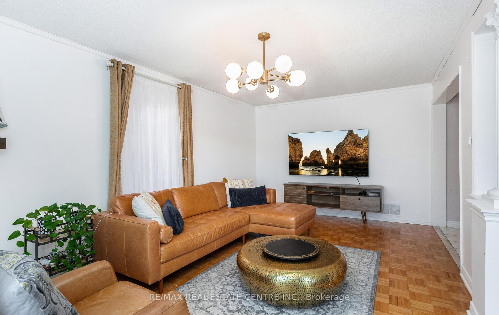 Photo 13 of 34 Corkett Drive S, Brampton, Northwood Park — HOMEH