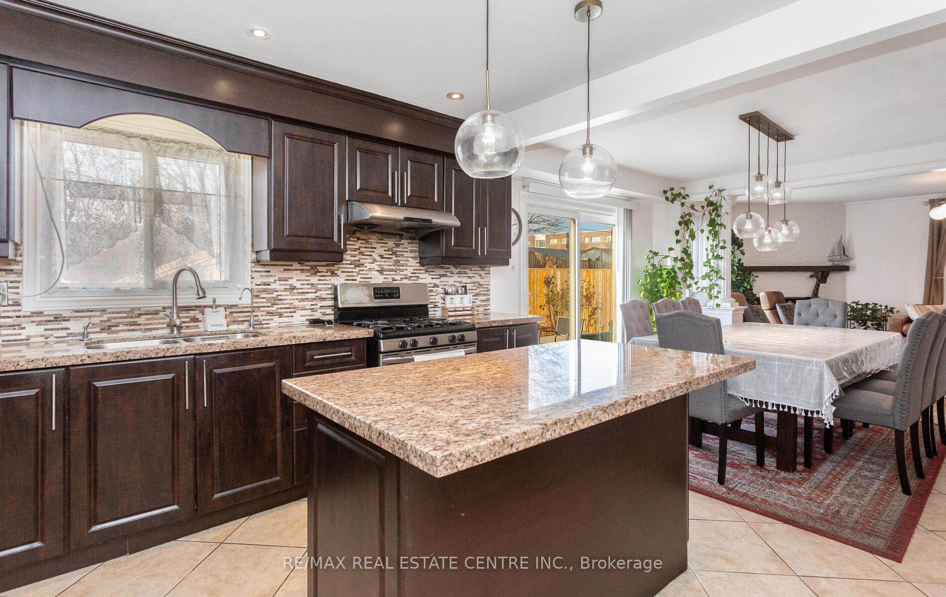 Photo 17 of 34 Corkett Drive S, Brampton, Northwood Park — HOMEH