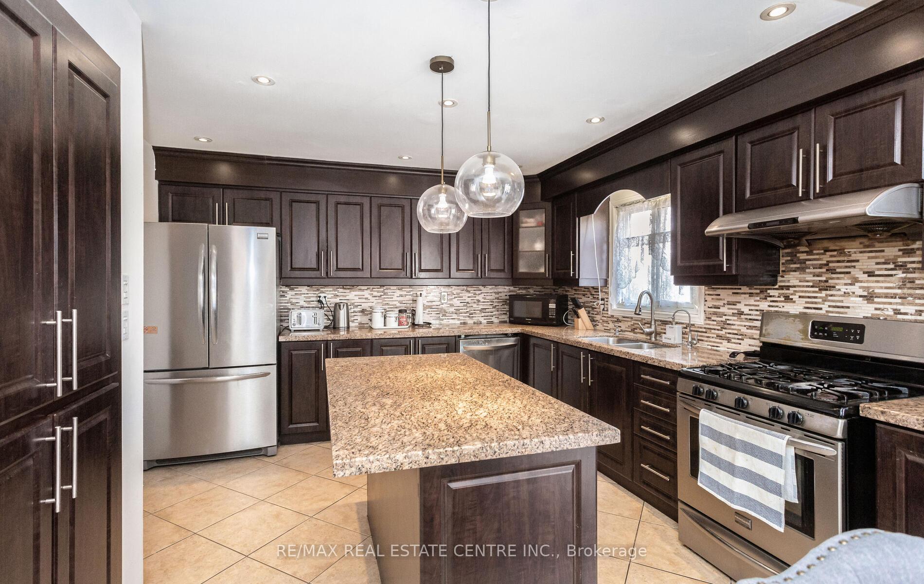 Photo 18 of 34 Corkett Drive S, Brampton, Northwood Park — HOMEH