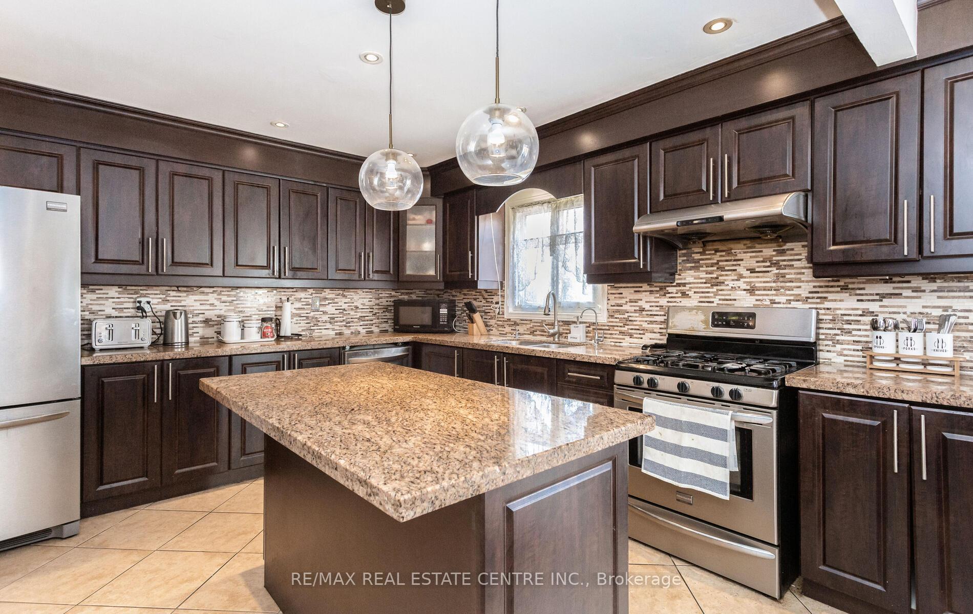 Photo 19 of 34 Corkett Drive S, Brampton, Northwood Park — HOMEH
