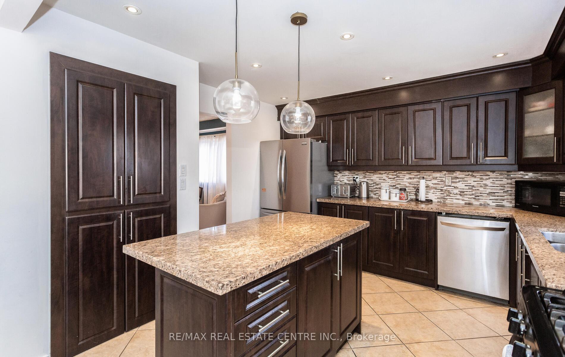 Photo 20 of 34 Corkett Drive S, Brampton, Northwood Park — HOMEH