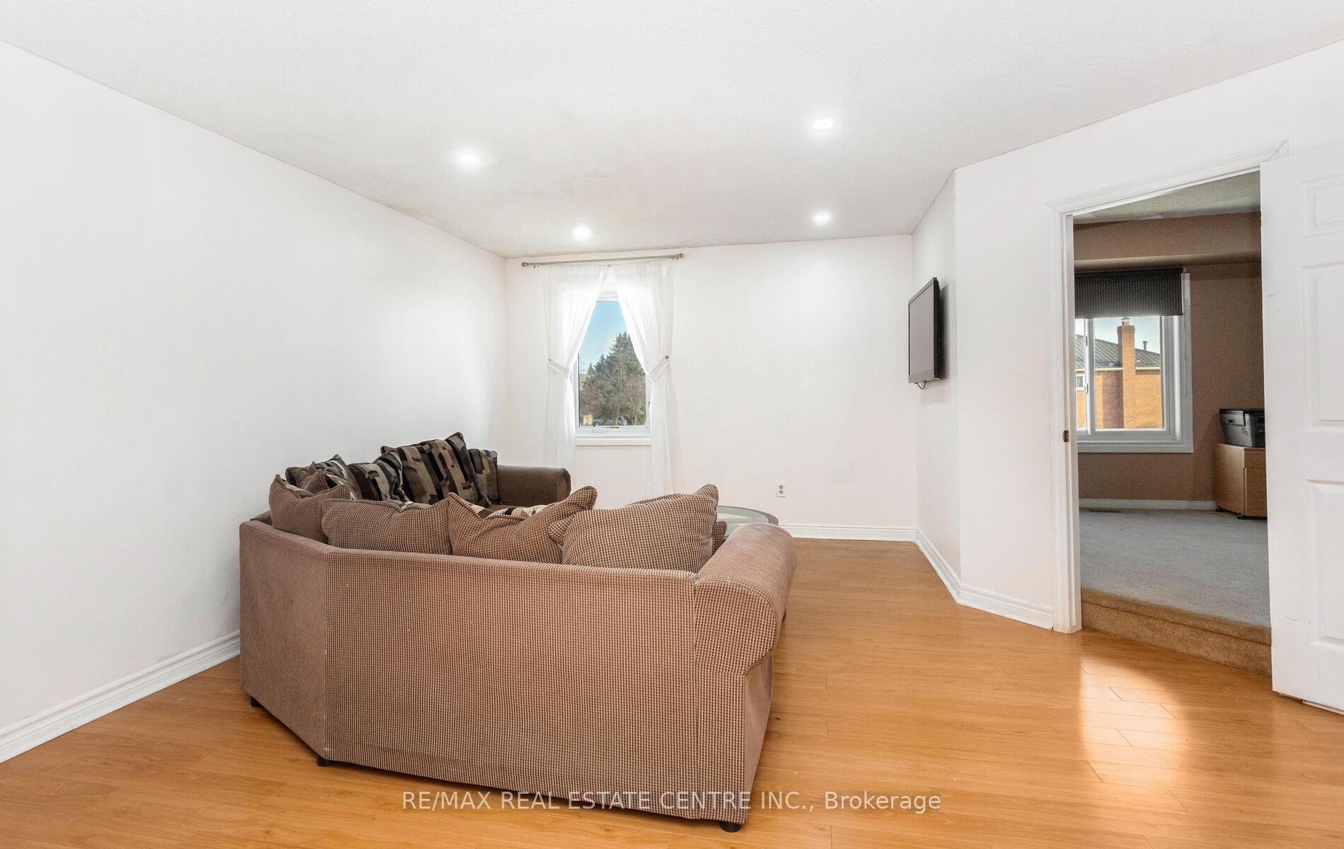Photo 24 of 34 Corkett Drive S, Brampton, Northwood Park — HOMEH