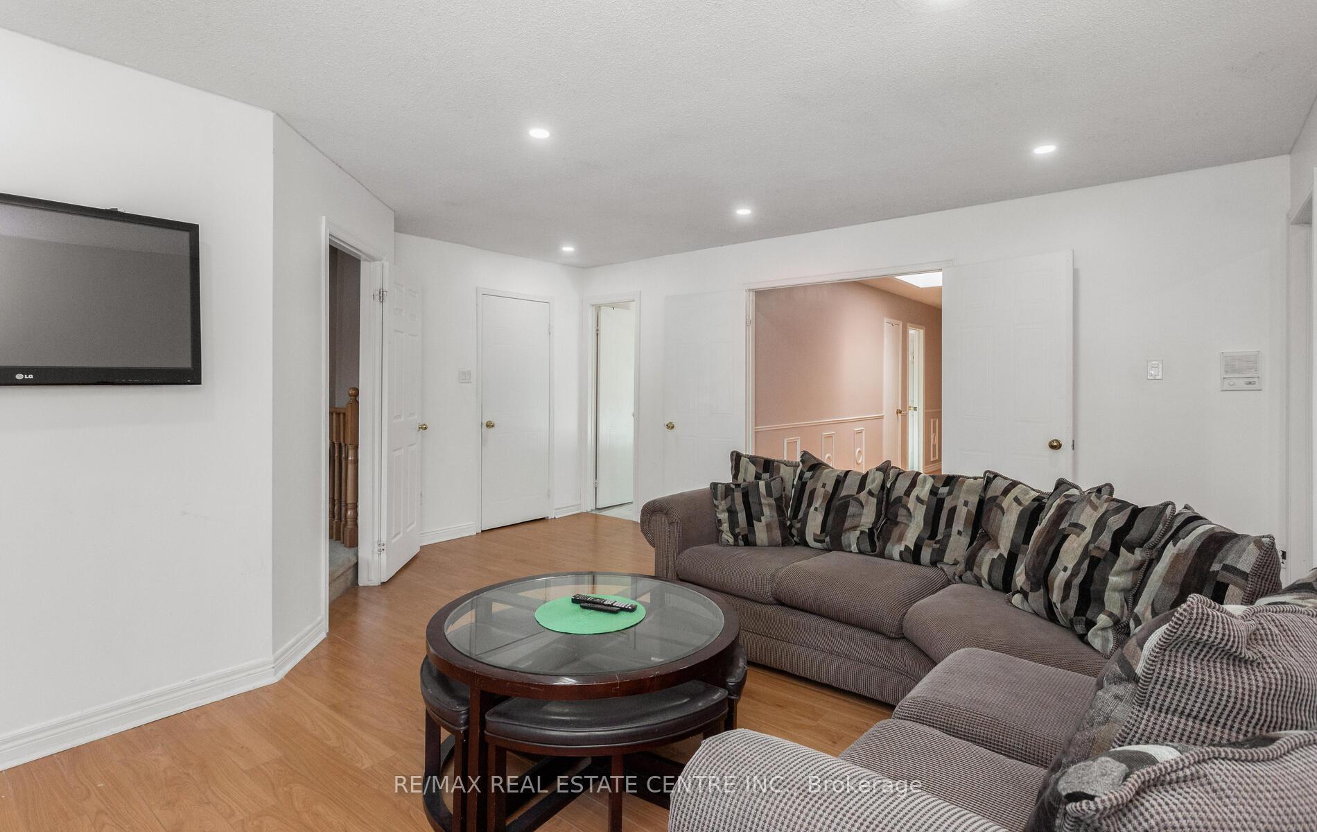 Photo 25 of 34 Corkett Drive S, Brampton, Northwood Park — HOMEH