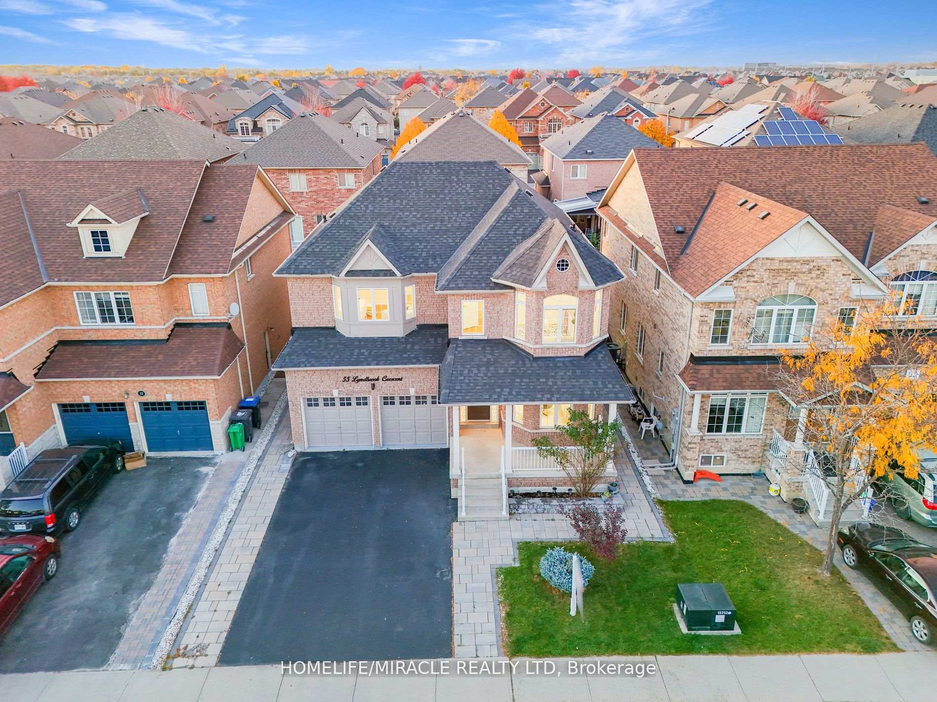 Front of 55 Lyndbrook Crescent